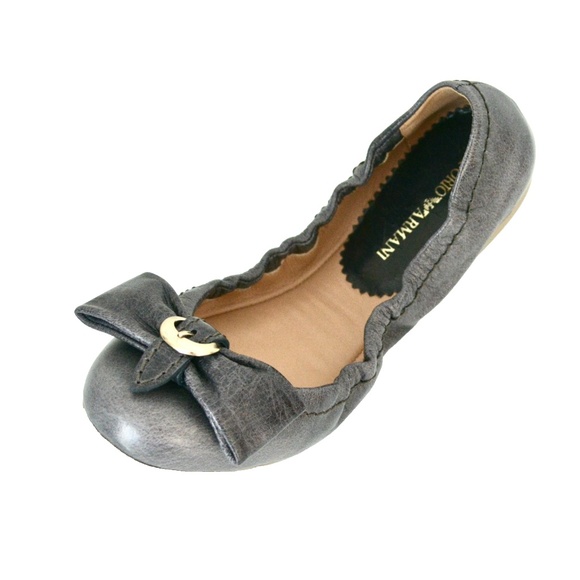 NIB AUTHENTIC  EMPORIO ARMANI LEATHER FLATS - Picture 1 of 7